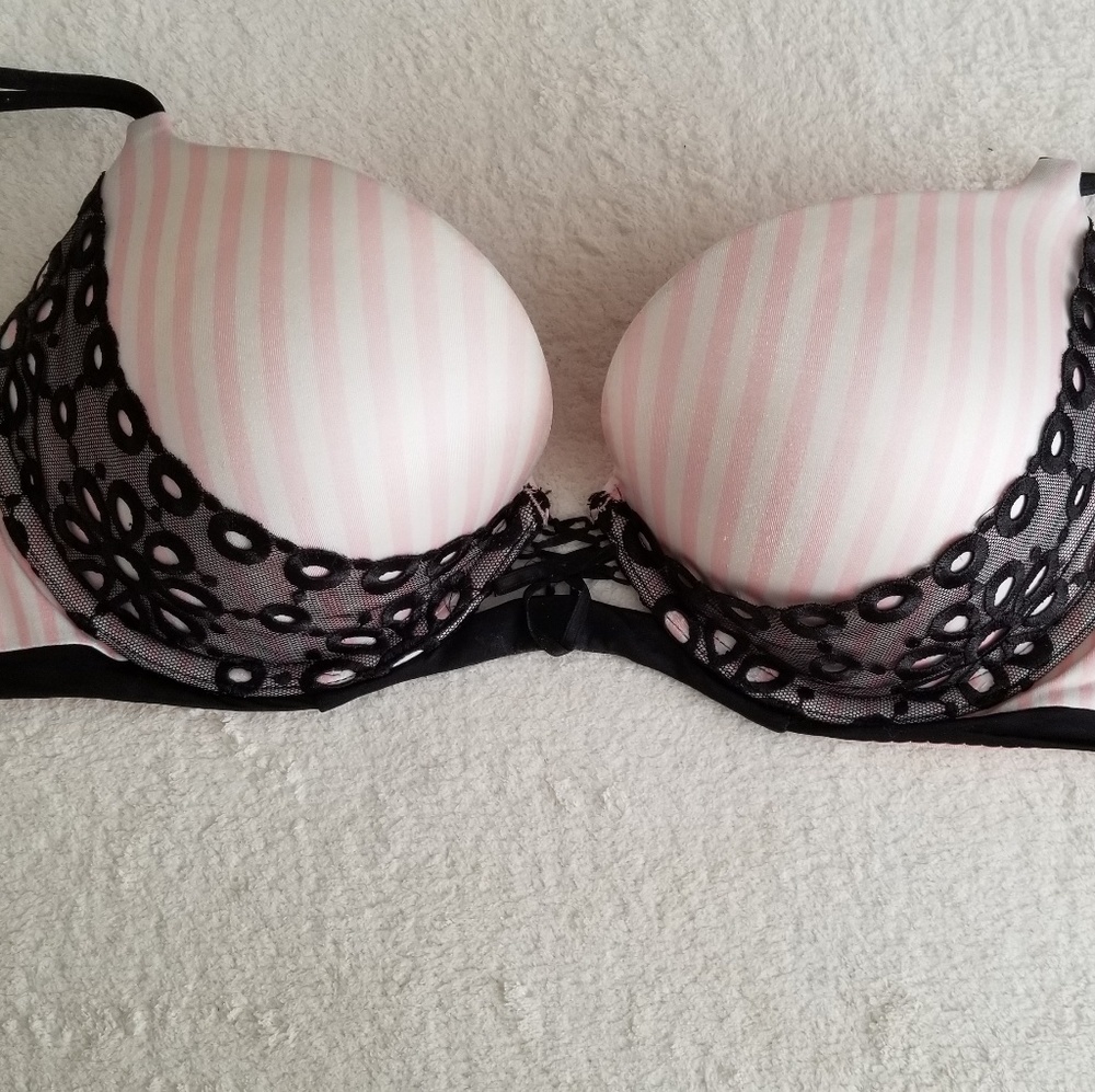 Victoria's Secret Very Sexy Push Up Bra 34D